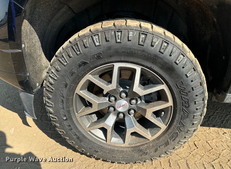 image for item DQ6951 2022 GMC Canyon Crew Cab pickup truck