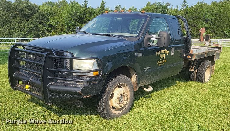 image for item DR4920 2002 Ford F550 Super Duty XLT SuperCab bale bed truck