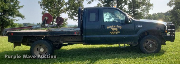 image for item DR4920 2002 Ford F550 Super Duty XLT SuperCab bale bed truck