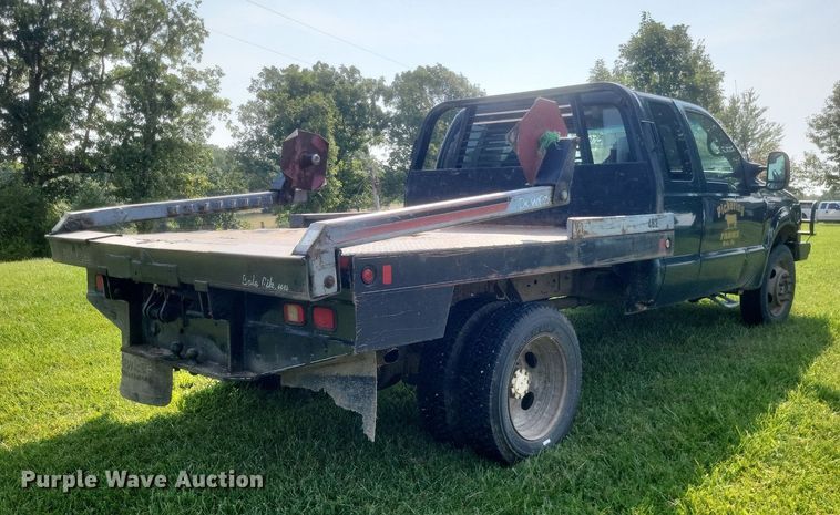 image for item DR4920 2002 Ford F550 Super Duty XLT SuperCab bale bed truck