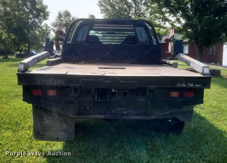 image for item DR4920 2002 Ford F550 Super Duty XLT SuperCab bale bed truck