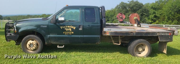 image for item DR4920 2002 Ford F550 Super Duty XLT SuperCab bale bed truck