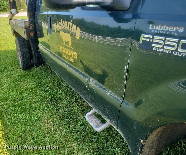 image for item DR4920 2002 Ford F550 Super Duty XLT SuperCab bale bed truck