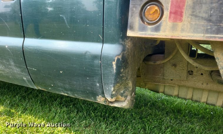 image for item DR4920 2002 Ford F550 Super Duty XLT SuperCab bale bed truck