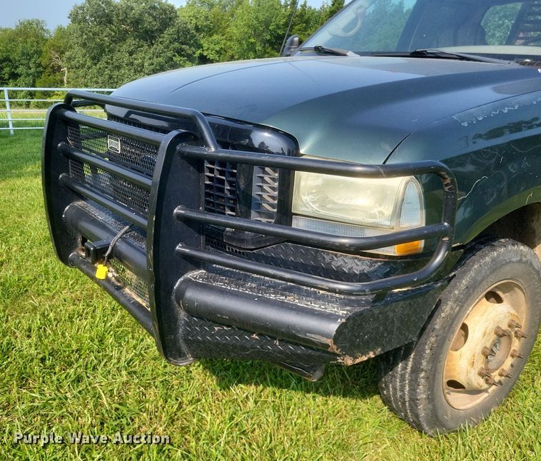 image for item DR4920 2002 Ford F550 Super Duty XLT SuperCab bale bed truck