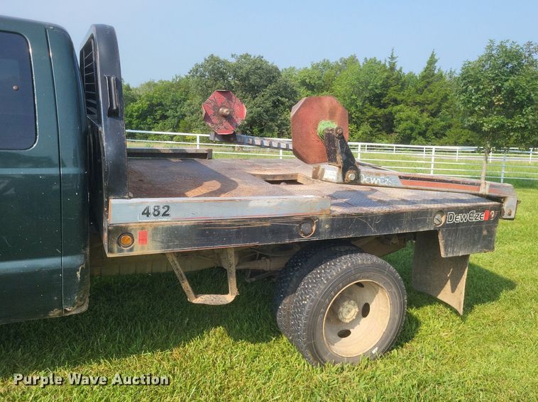 image for item DR4920 2002 Ford F550 Super Duty XLT SuperCab bale bed truck