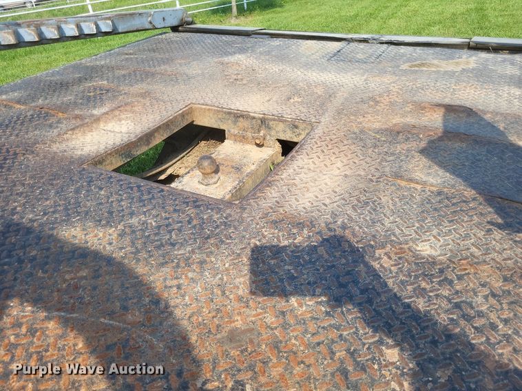 image for item DR4920 2002 Ford F550 Super Duty XLT SuperCab bale bed truck