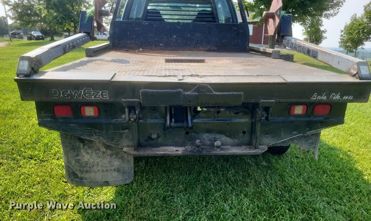 image for item DR4920 2002 Ford F550 Super Duty XLT SuperCab bale bed truck