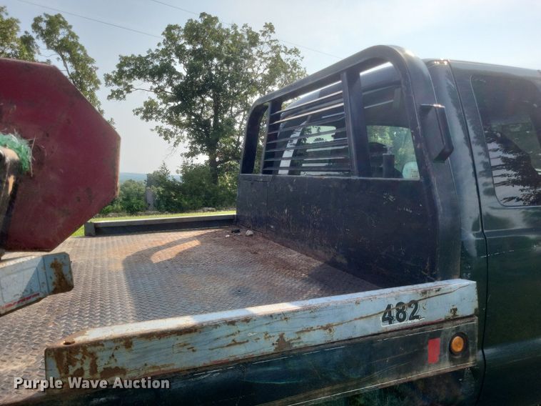 image for item DR4920 2002 Ford F550 Super Duty XLT SuperCab bale bed truck