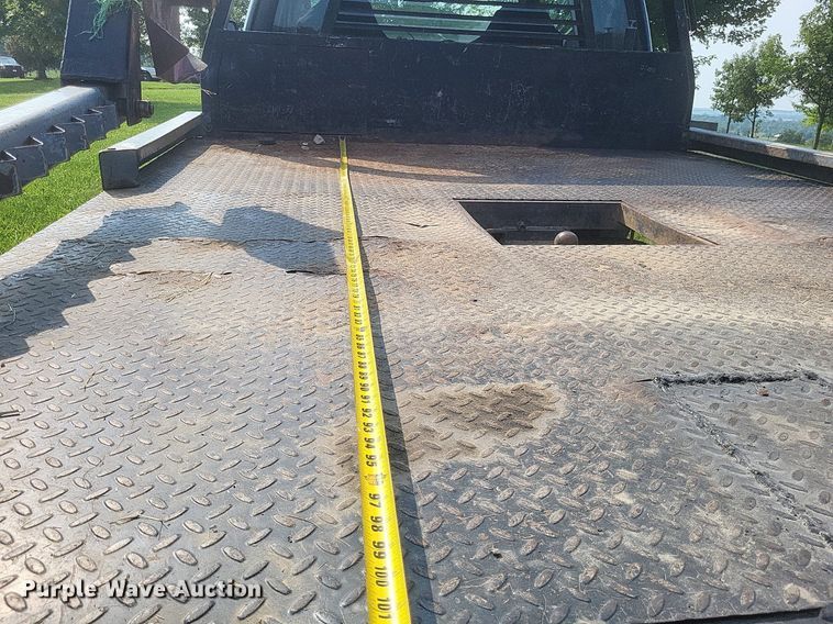 image for item DR4920 2002 Ford F550 Super Duty XLT SuperCab bale bed truck