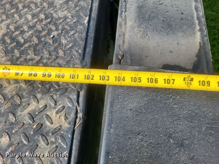 image for item DR4920 2002 Ford F550 Super Duty XLT SuperCab bale bed truck