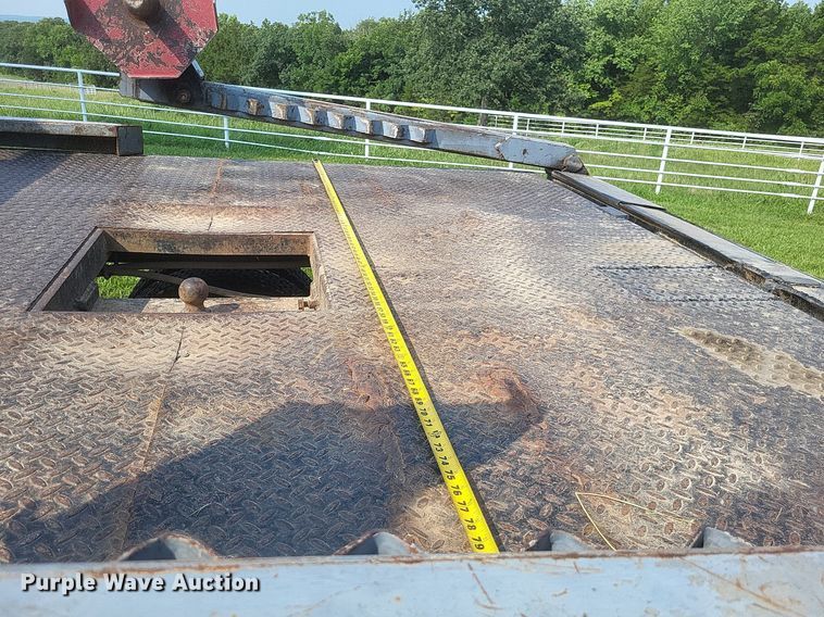 image for item DR4920 2002 Ford F550 Super Duty XLT SuperCab bale bed truck