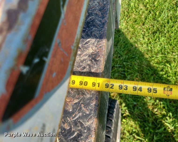 image for item DR4920 2002 Ford F550 Super Duty XLT SuperCab bale bed truck