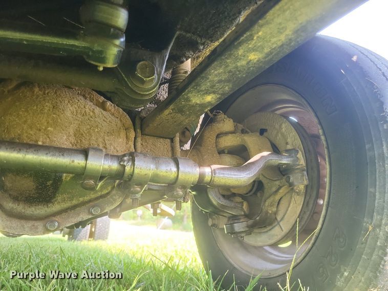 image for item DR4920 2002 Ford F550 Super Duty XLT SuperCab bale bed truck