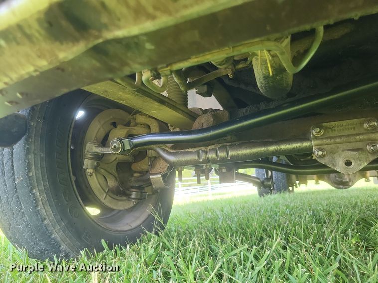 image for item DR4920 2002 Ford F550 Super Duty XLT SuperCab bale bed truck