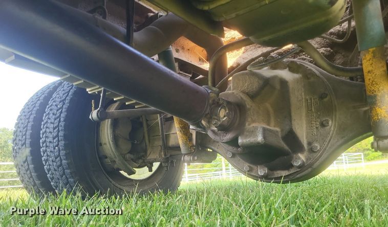 image for item DR4920 2002 Ford F550 Super Duty XLT SuperCab bale bed truck