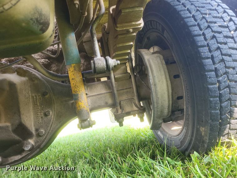 image for item DR4920 2002 Ford F550 Super Duty XLT SuperCab bale bed truck