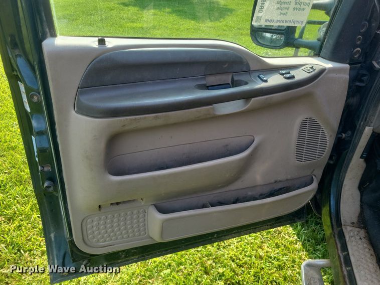 image for item DR4920 2002 Ford F550 Super Duty XLT SuperCab bale bed truck