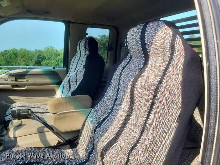 image for item DR4920 2002 Ford F550 Super Duty XLT SuperCab bale bed truck