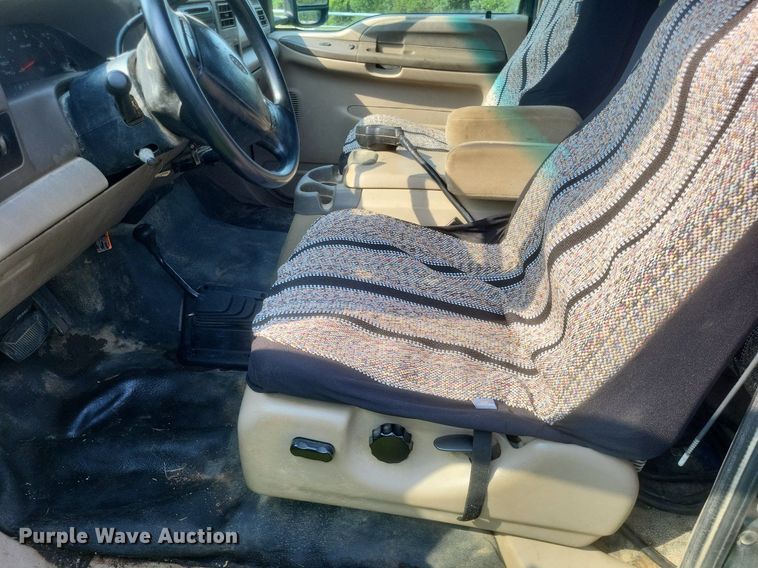 image for item DR4920 2002 Ford F550 Super Duty XLT SuperCab bale bed truck