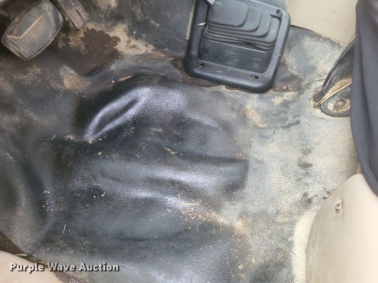 image for item DR4920 2002 Ford F550 Super Duty XLT SuperCab bale bed truck