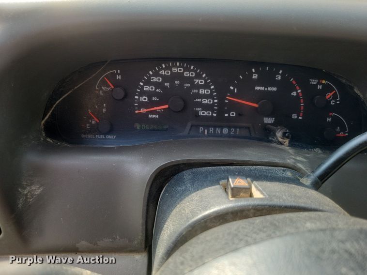 image for item DR4920 2002 Ford F550 Super Duty XLT SuperCab bale bed truck