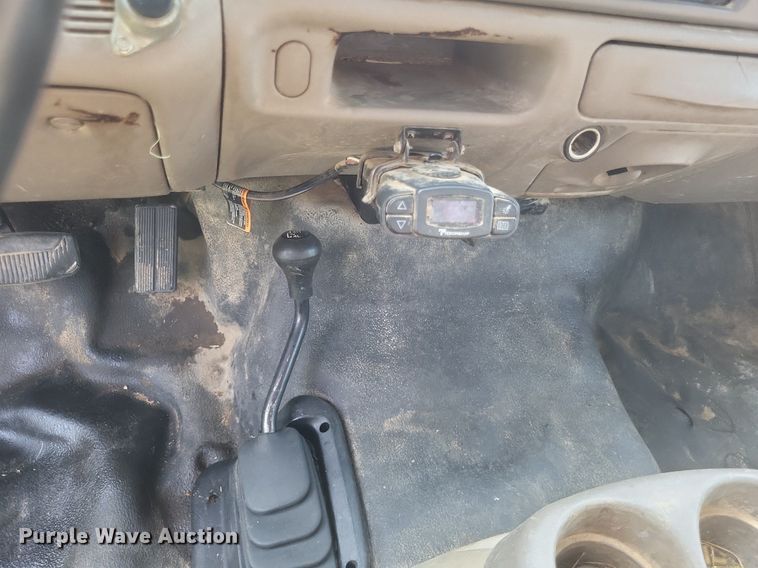 image for item DR4920 2002 Ford F550 Super Duty XLT SuperCab bale bed truck