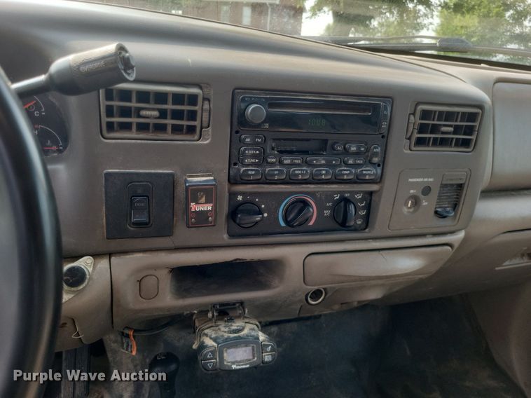 image for item DR4920 2002 Ford F550 Super Duty XLT SuperCab bale bed truck