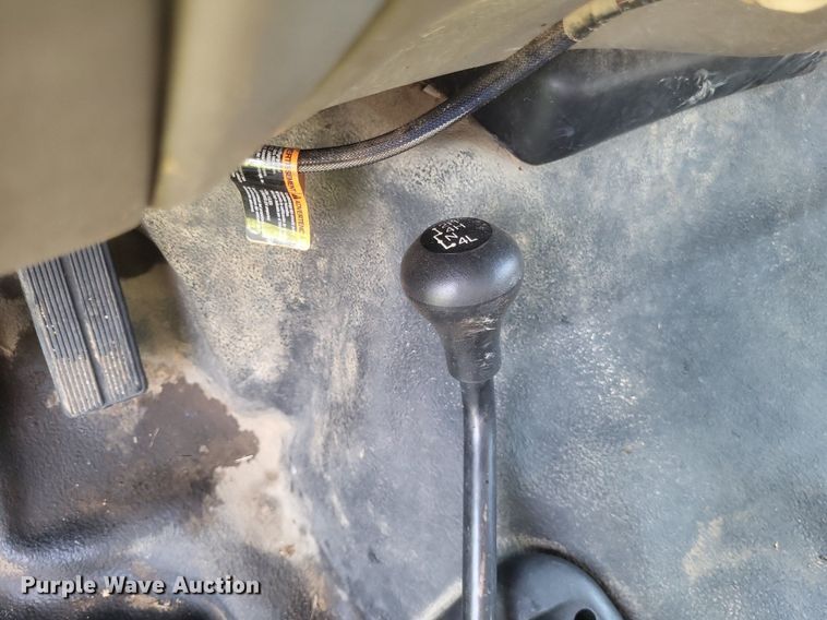 image for item DR4920 2002 Ford F550 Super Duty XLT SuperCab bale bed truck