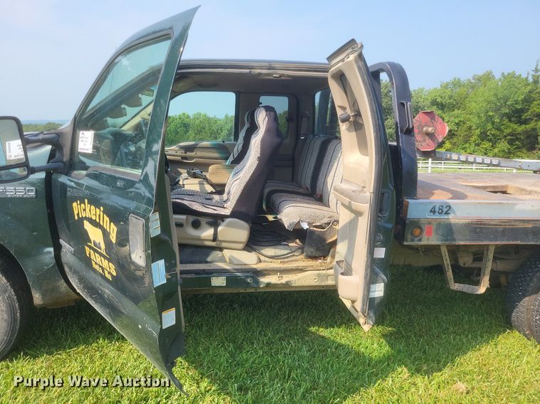 image for item DR4920 2002 Ford F550 Super Duty XLT SuperCab bale bed truck