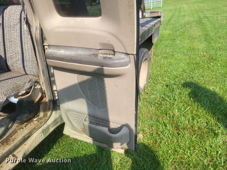 image for item DR4920 2002 Ford F550 Super Duty XLT SuperCab bale bed truck