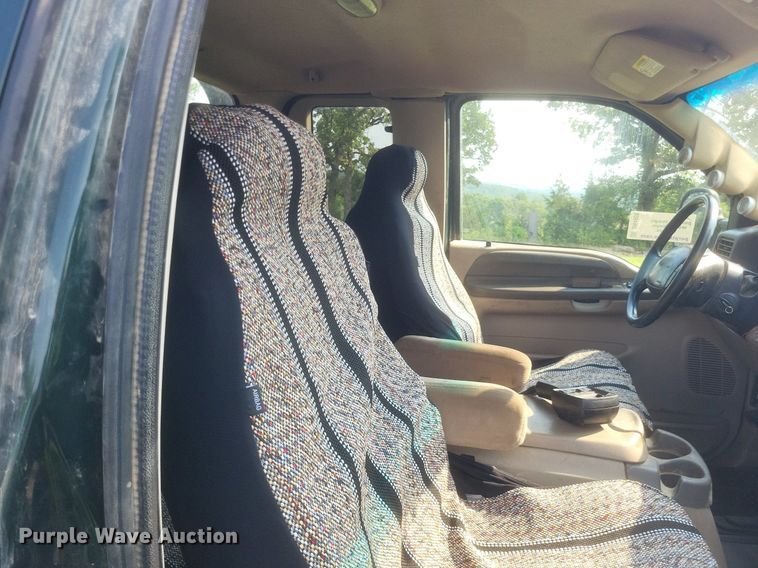 image for item DR4920 2002 Ford F550 Super Duty XLT SuperCab bale bed truck