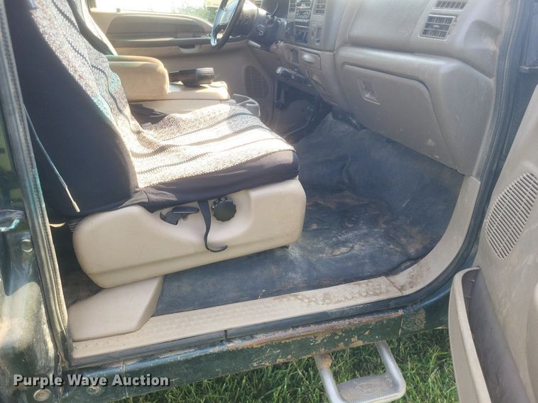 image for item DR4920 2002 Ford F550 Super Duty XLT SuperCab bale bed truck