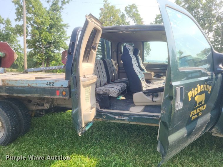 image for item DR4920 2002 Ford F550 Super Duty XLT SuperCab bale bed truck