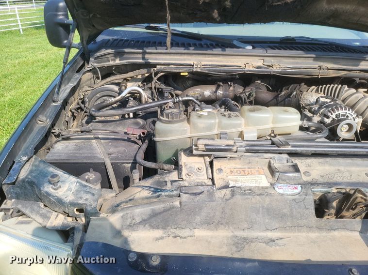 image for item DR4920 2002 Ford F550 Super Duty XLT SuperCab bale bed truck