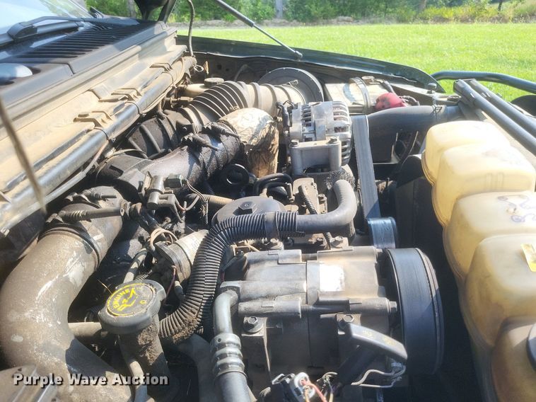 image for item DR4920 2002 Ford F550 Super Duty XLT SuperCab bale bed truck