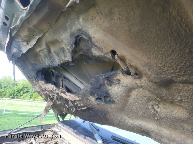 image for item DR4920 2002 Ford F550 Super Duty XLT SuperCab bale bed truck