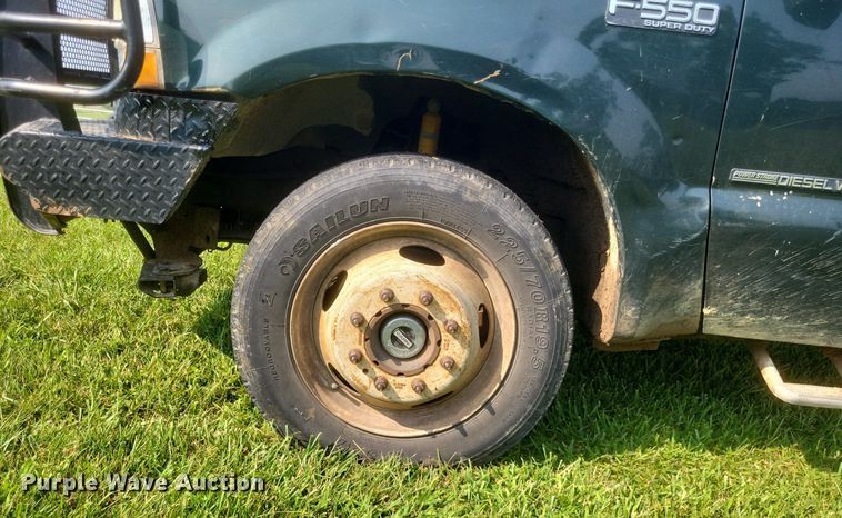 image for item DR4920 2002 Ford F550 Super Duty XLT SuperCab bale bed truck