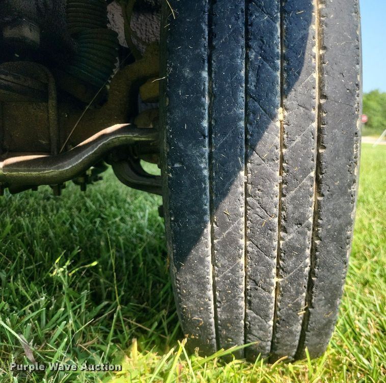 image for item DR4920 2002 Ford F550 Super Duty XLT SuperCab bale bed truck