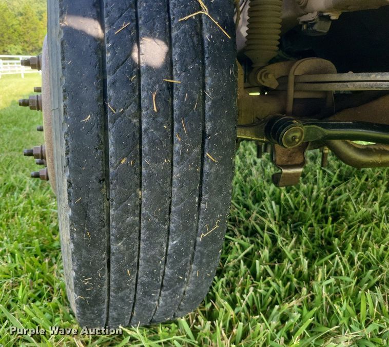 image for item DR4920 2002 Ford F550 Super Duty XLT SuperCab bale bed truck