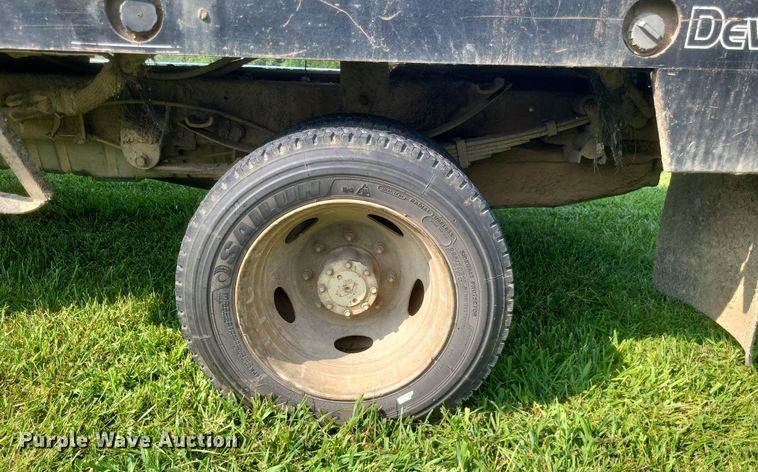 image for item DR4920 2002 Ford F550 Super Duty XLT SuperCab bale bed truck