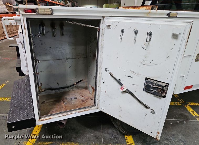 image for item DR8728 2008 Ford F550 Super Duty XL utility / service truck