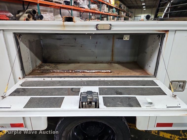 image for item DR8728 2008 Ford F550 Super Duty XL utility / service truck