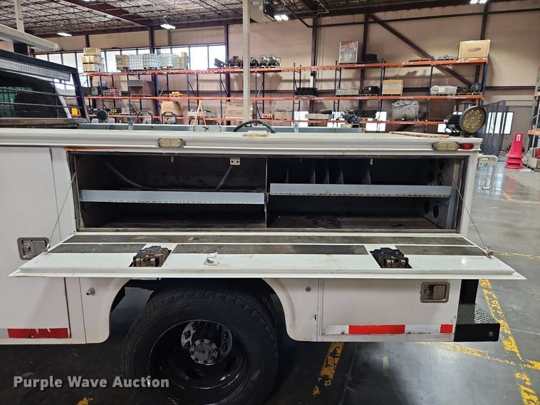 image for item DR8728 2008 Ford F550 Super Duty XL utility / service truck
