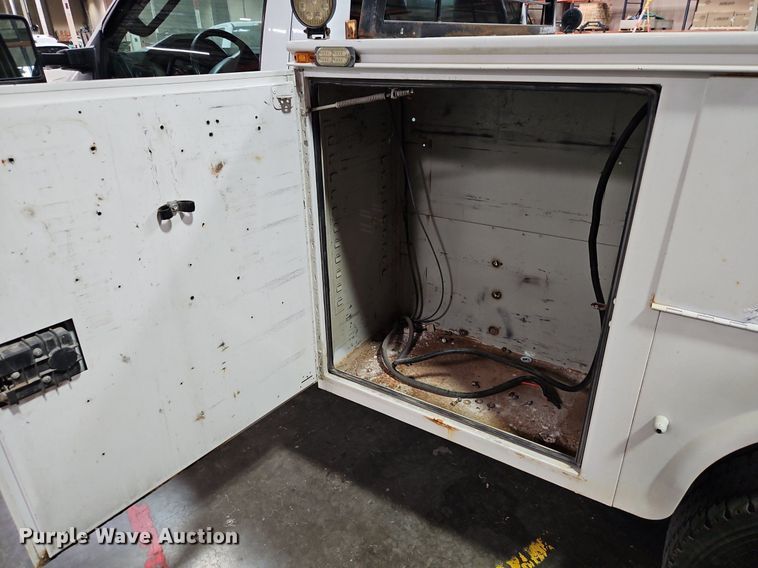 image for item DR8728 2008 Ford F550 Super Duty XL utility / service truck