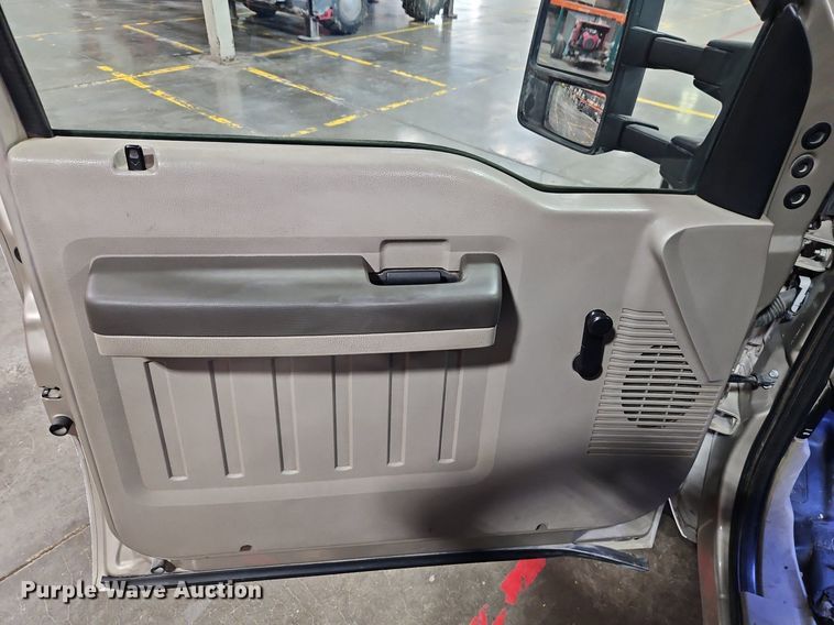 image for item DR8728 2008 Ford F550 Super Duty XL utility / service truck