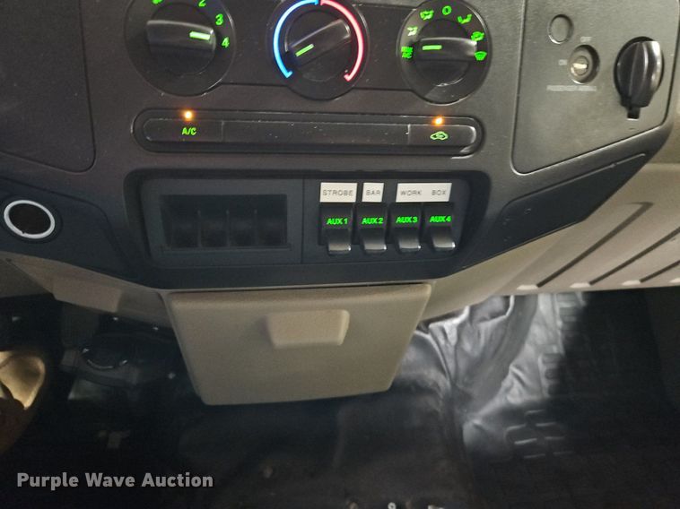 image for item DR8728 2008 Ford F550 Super Duty XL utility / service truck