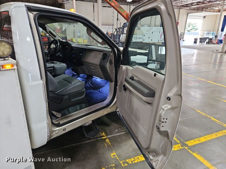 image for item DR8728 2008 Ford F550 Super Duty XL utility / service truck