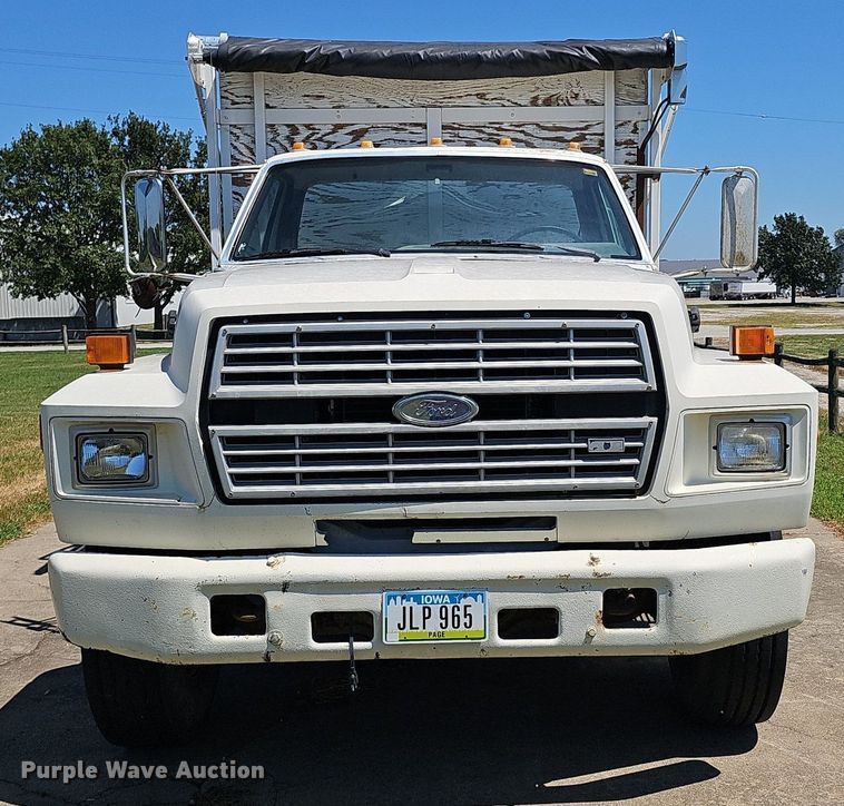 image for item DS4677 1993 Ford F700 dump truck