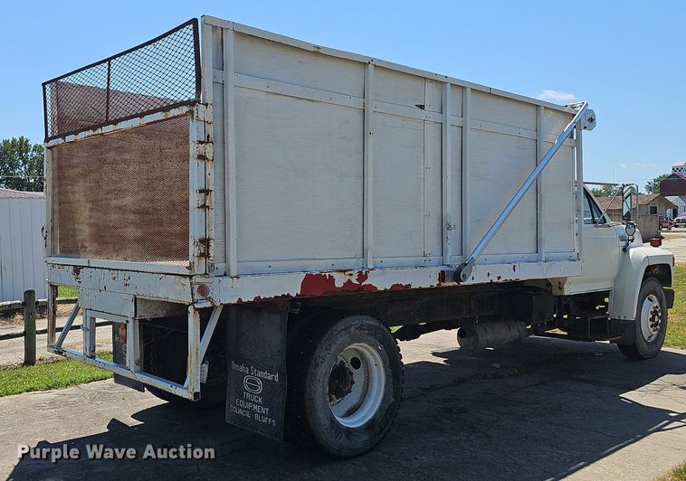 image for item DS4677 1993 Ford F700 dump truck